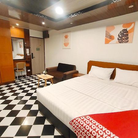 Oyo 75446 Travis Inthamara 49 Otel Bangkok Dış mekan fotoğraf