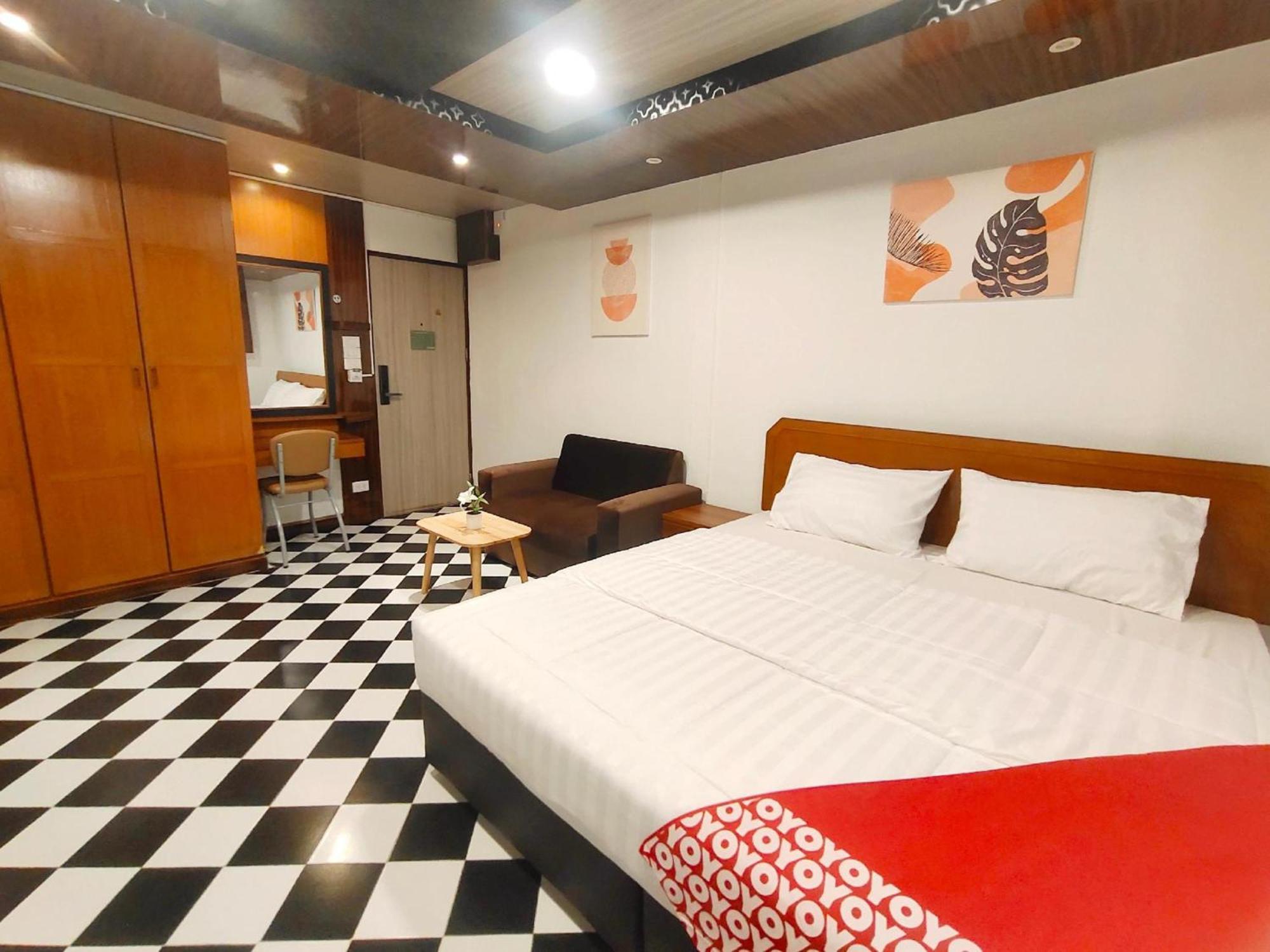 Oyo 75446 Travis Inthamara 49 Otel Bangkok Dış mekan fotoğraf