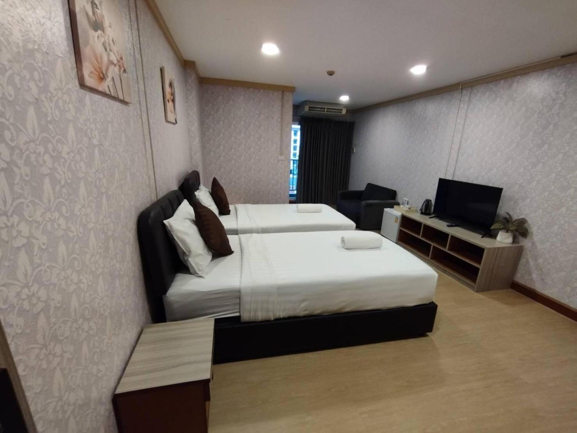 Oyo 75446 Travis Inthamara 49 Otel Bangkok Dış mekan fotoğraf