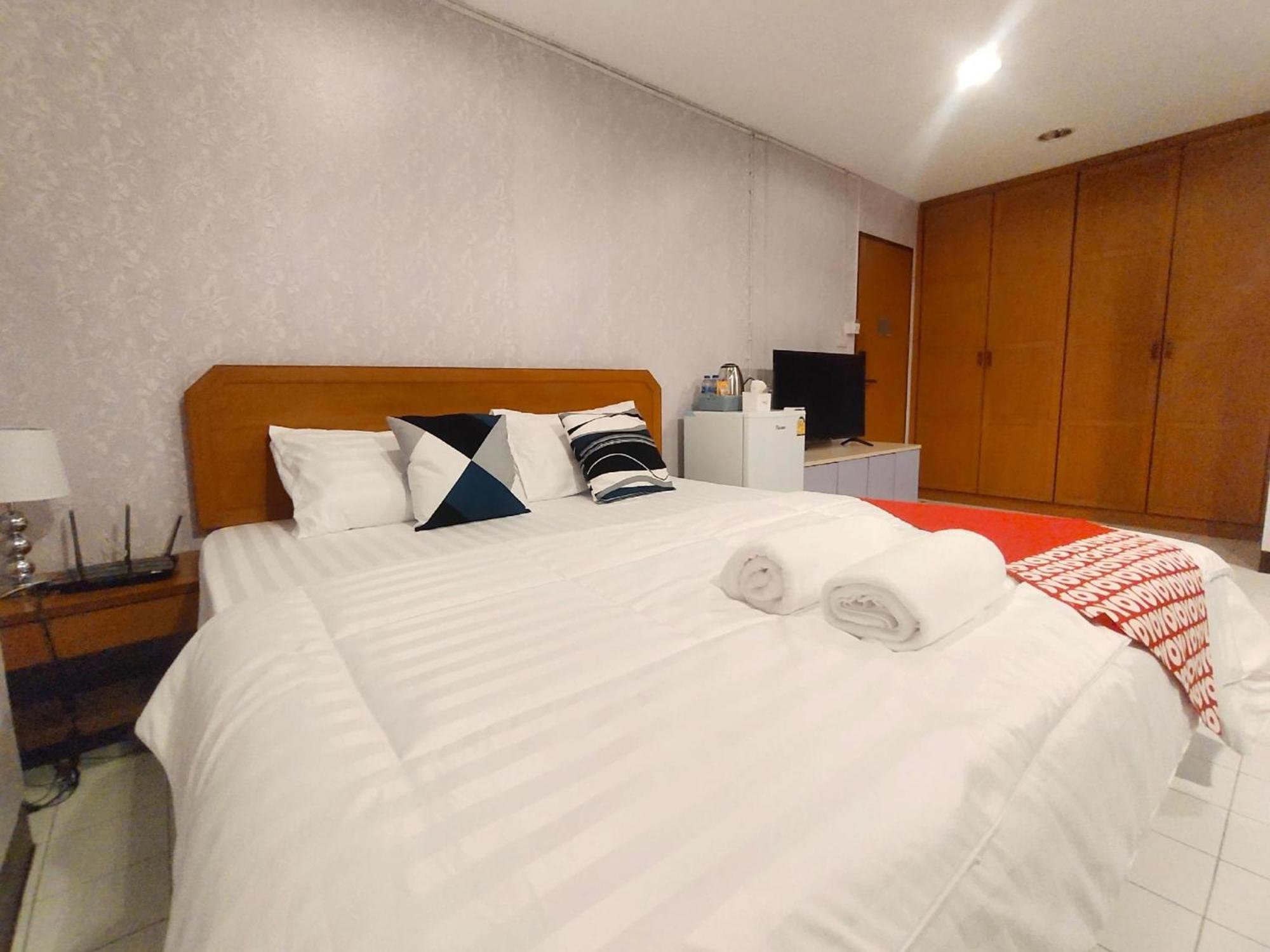 Oyo 75446 Travis Inthamara 49 Otel Bangkok Dış mekan fotoğraf