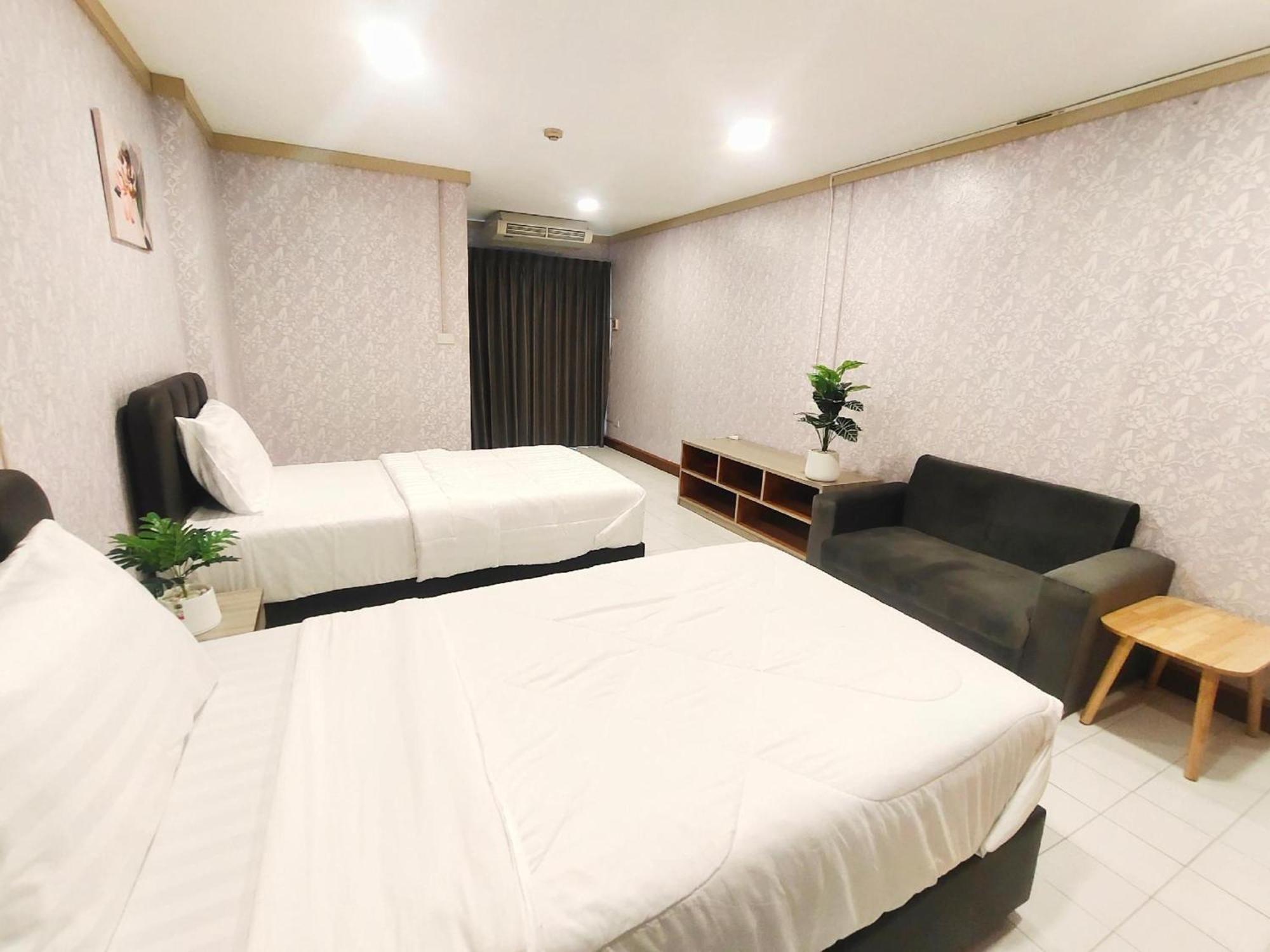 Oyo 75446 Travis Inthamara 49 Otel Bangkok Dış mekan fotoğraf