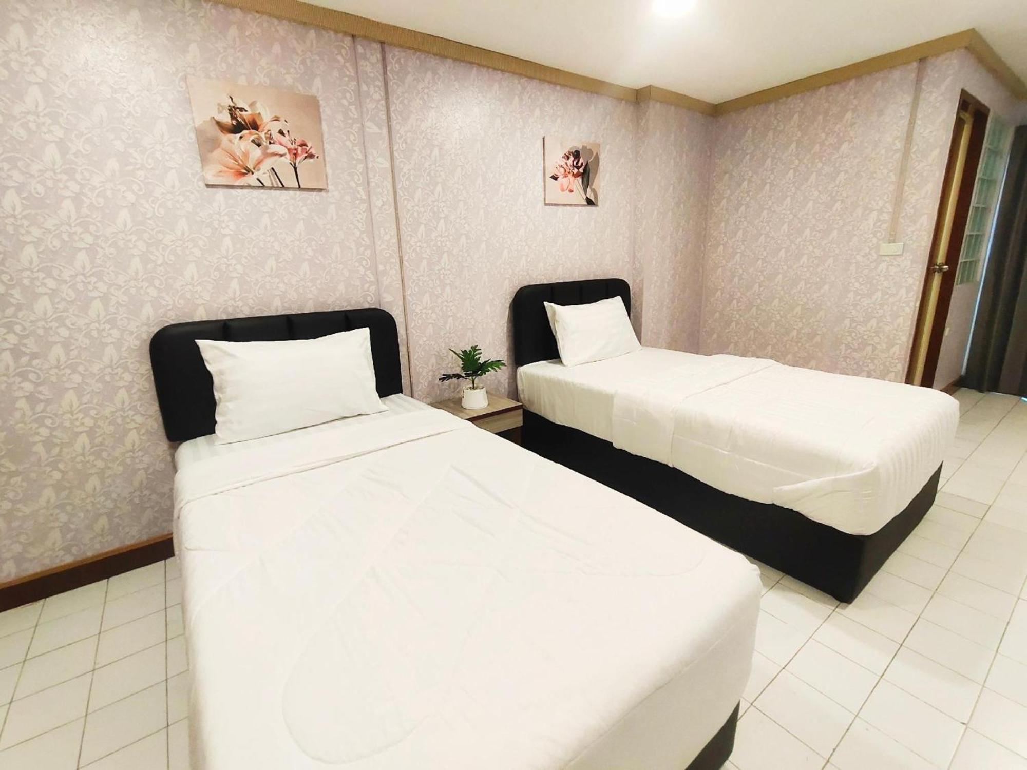 Oyo 75446 Travis Inthamara 49 Otel Bangkok Dış mekan fotoğraf