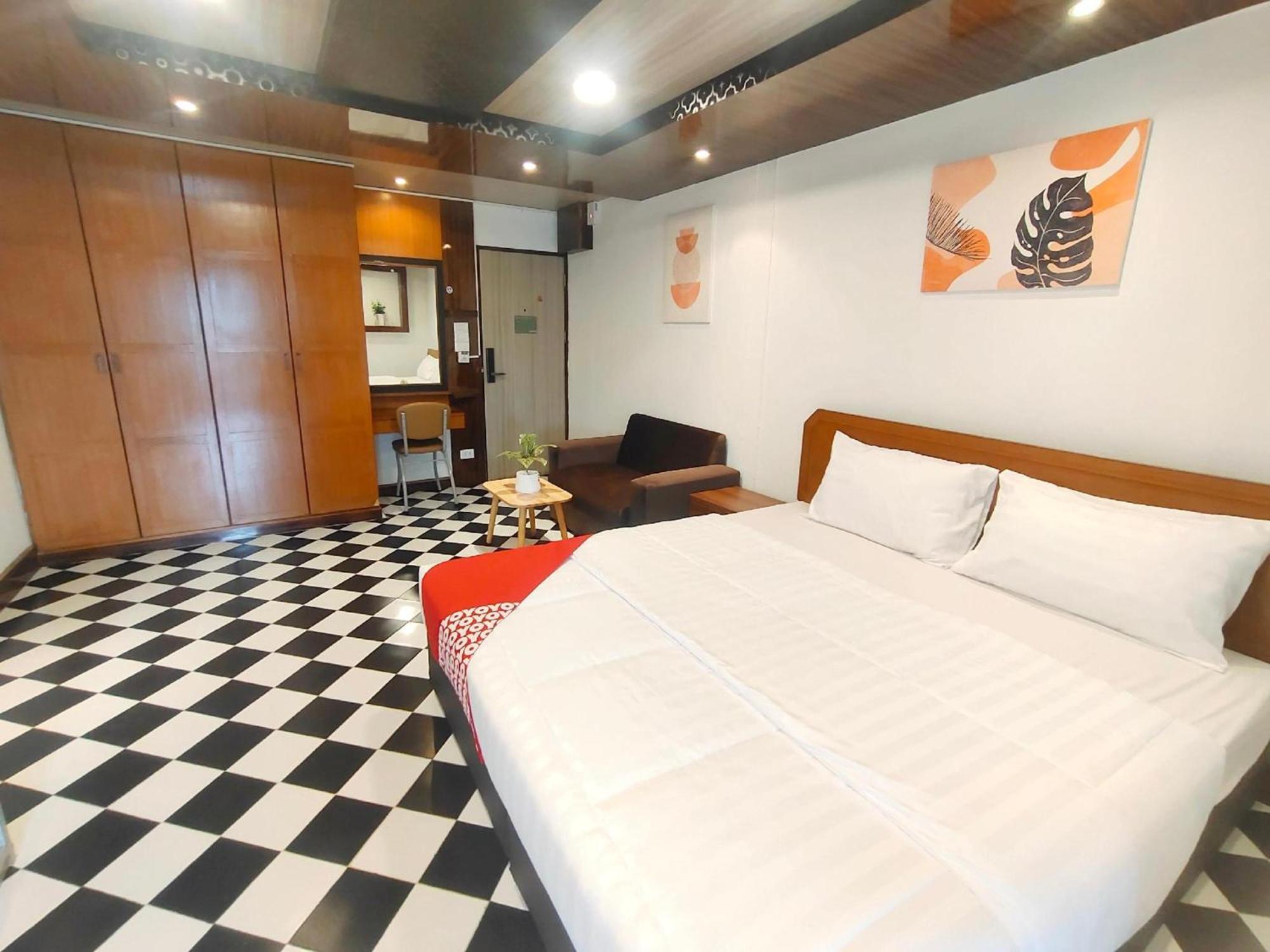 Oyo 75446 Travis Inthamara 49 Otel Bangkok Dış mekan fotoğraf