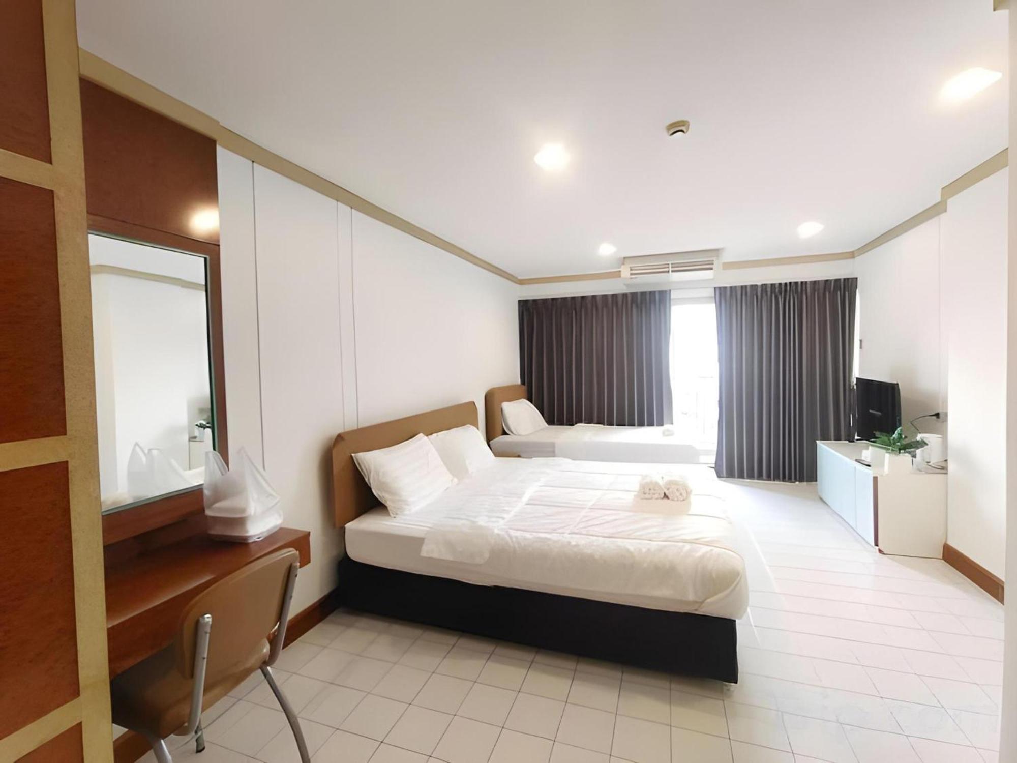 Oyo 75446 Travis Inthamara 49 Otel Bangkok Dış mekan fotoğraf