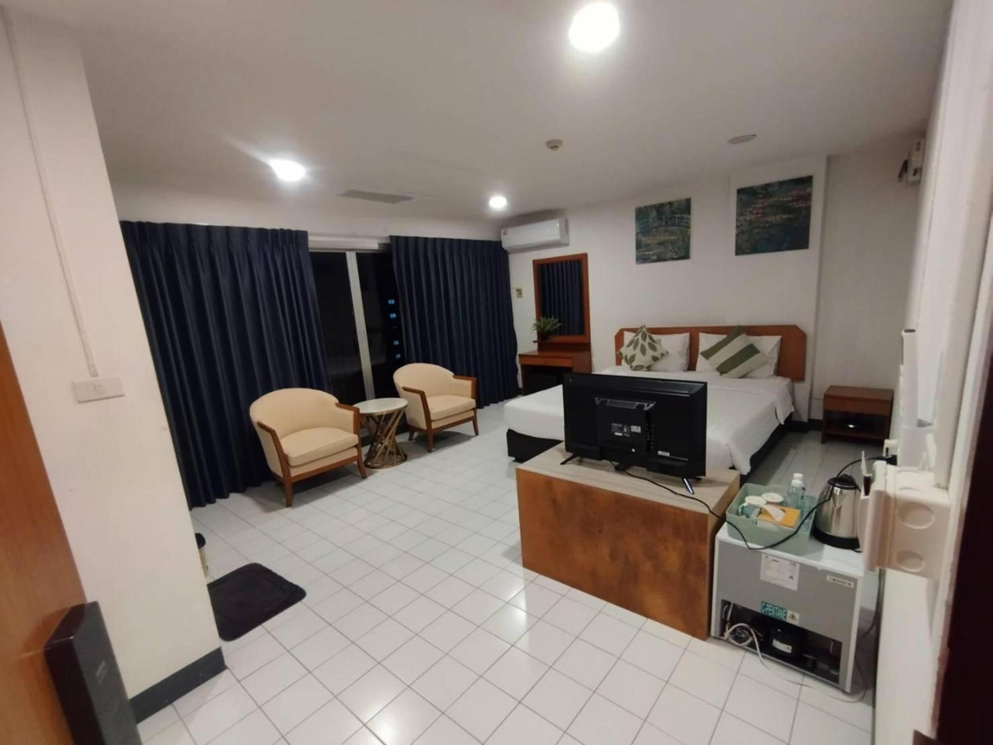 Oyo 75446 Travis Inthamara 49 Otel Bangkok Dış mekan fotoğraf