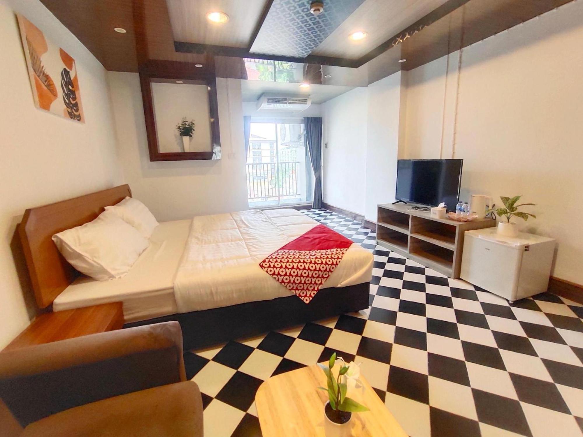 Oyo 75446 Travis Inthamara 49 Otel Bangkok Dış mekan fotoğraf